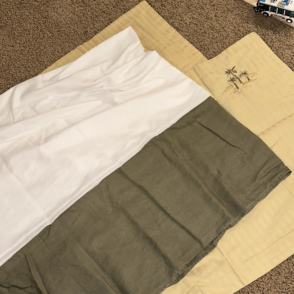 Excellent Palm Tree-Embroidered Tan King Duvet & 2 King Cases - Croscill Quality